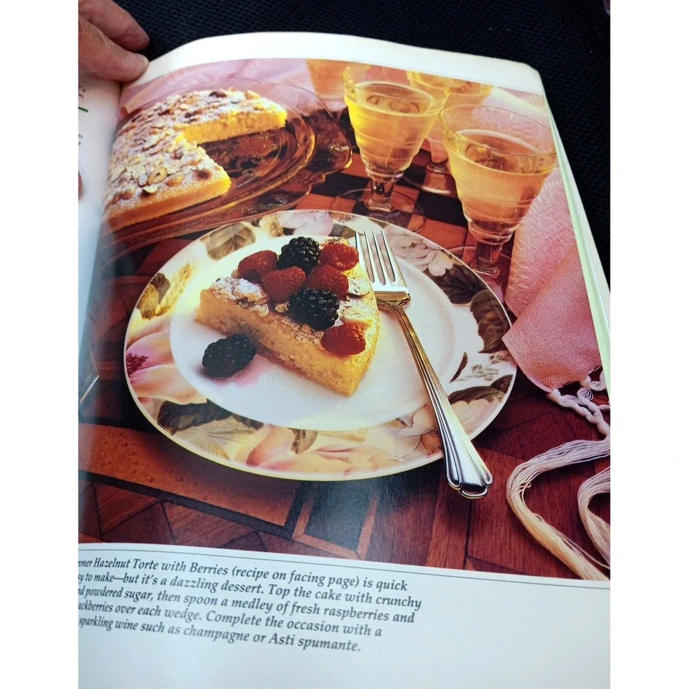 More Low-Fat Recipes by Sunset‎ Publishing Staff (1989, Softcover)